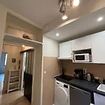 Spacious On The Edge Of The Historic Center 아파트 *
