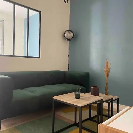 Spacious On The Edge Of The Historic Center 아파트 *