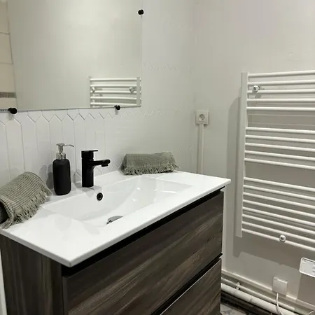 Spacious On The Edge Of The Historic Center Appartamento Montpellier