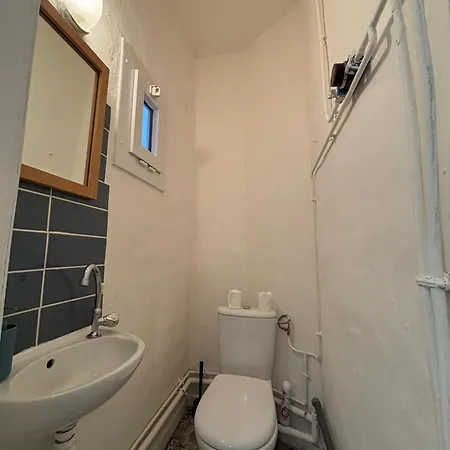 아파트 Spacious On The Edge Of The Historic Center