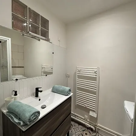 Spacious On The Edge Of The Historic Center *