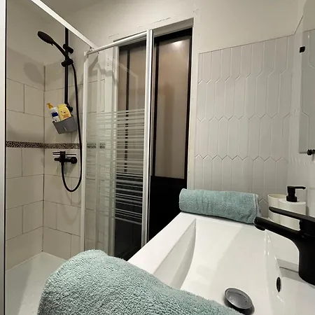 Spacious On The Edge Of The Historic Center