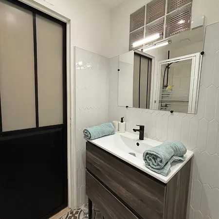 Spacious On The Edge Of The Historic Center *
