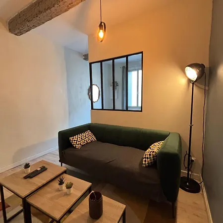 Spacious On The Edge Of The Historic Center Appartamento *