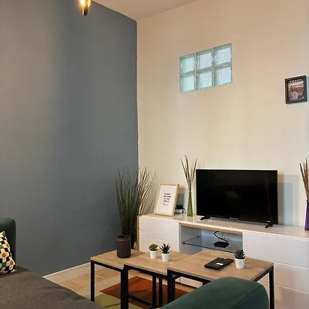 Spacious On The Edge Of The Historic Center